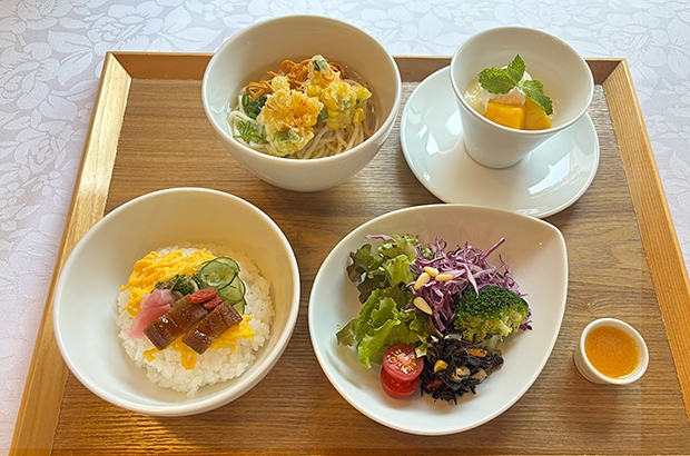 皐月の薬膳うどんランチ