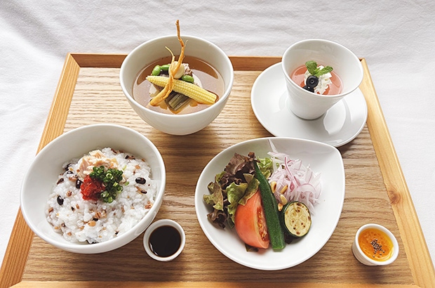 美濃薬膳士監修水無月の薬膳粥のランチ