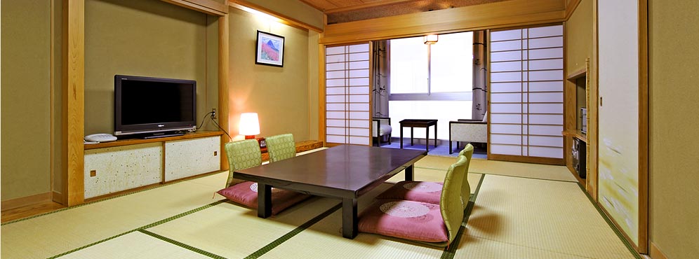 Japanese Room with River View (12 mats)