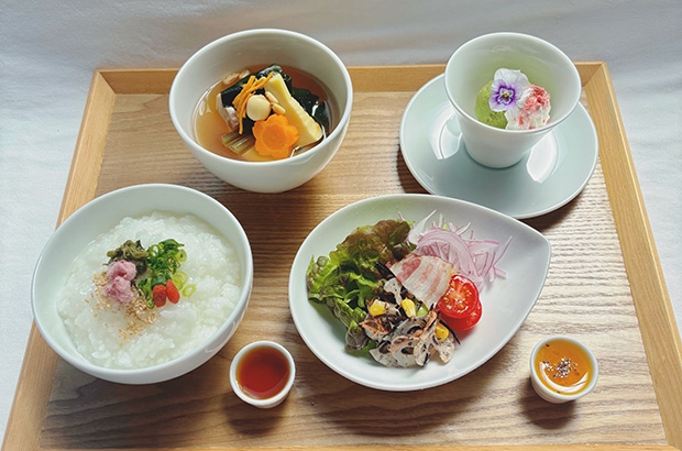 美濃薬膳士監修 4月の名物美濃薬膳飛騨牛スープと薬膳粥のランチ