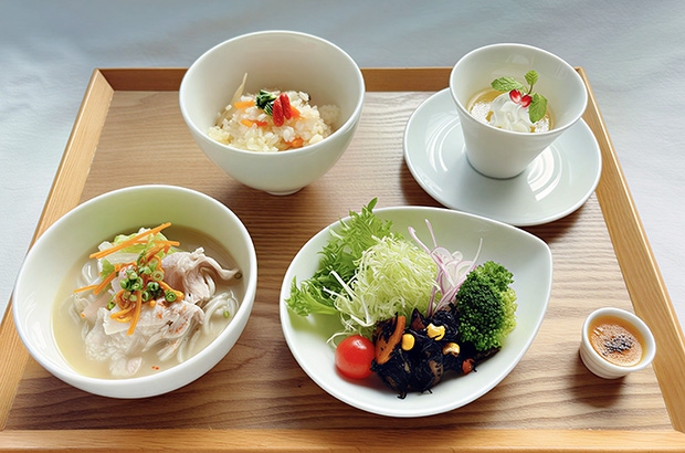 岐阜グランドホテル直営　岐阜商工会議所レストランオリビエ　霜月の薬膳うどんランチ